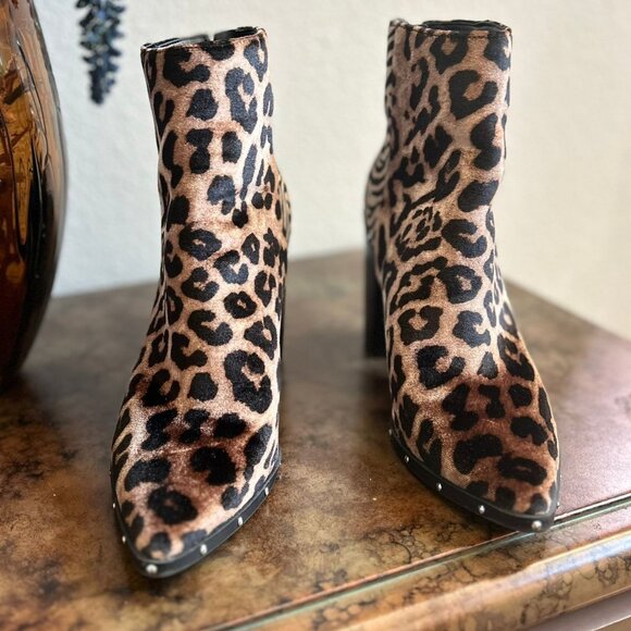 Boots by Aldo in Bold Animal Print Ankle Boots with Block Heel Size 8.5 - Picture 1 of 5